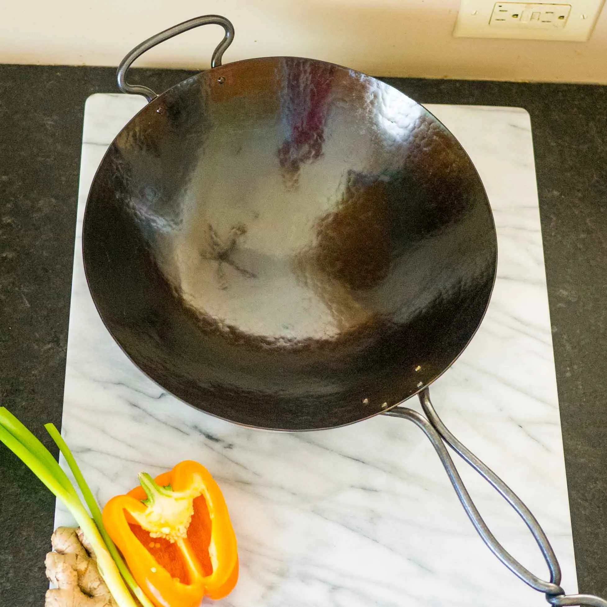 Hand Hammered Classic Carbon Steel Wok