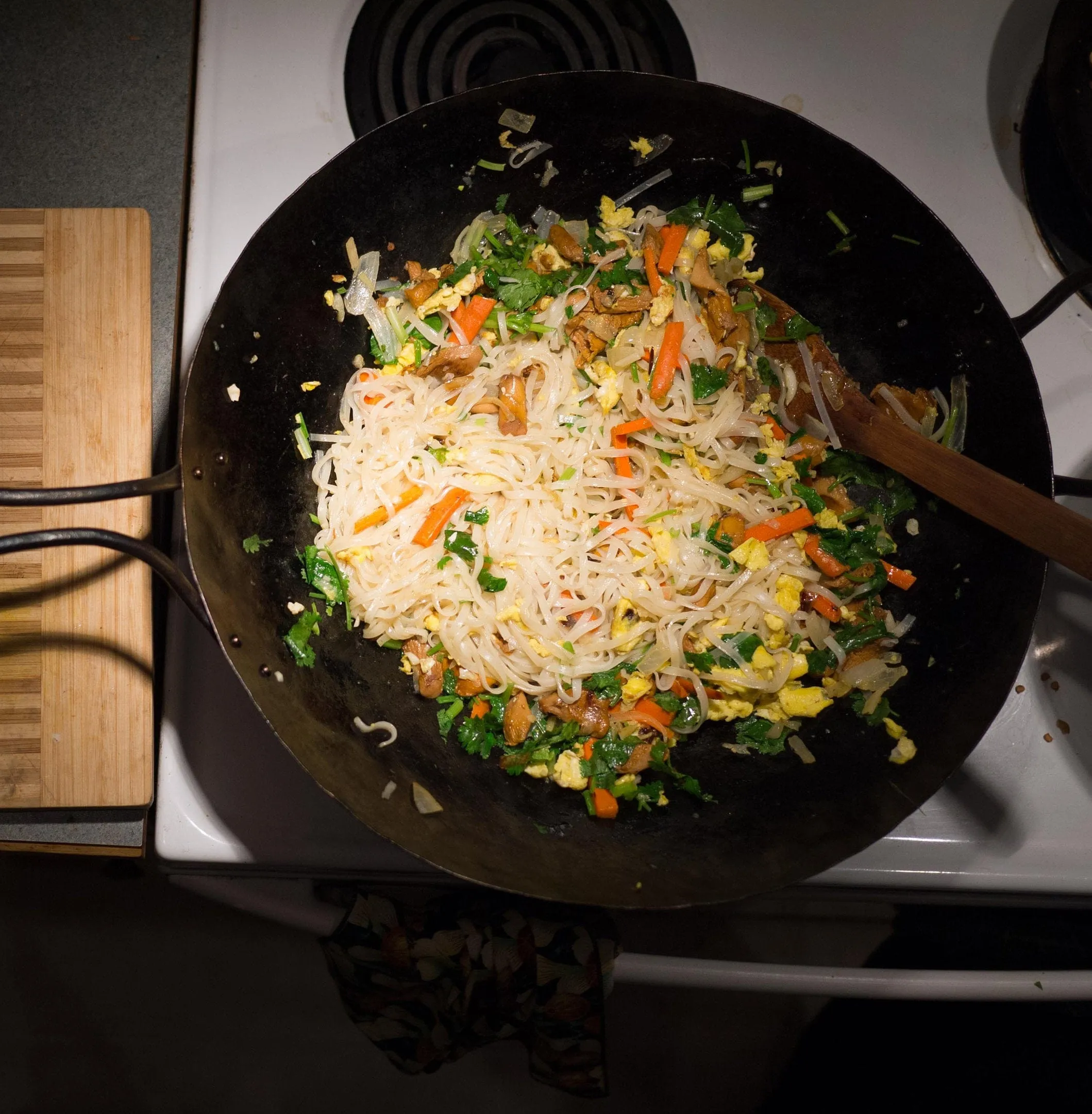 Hand Hammered Classic Carbon Steel Wok