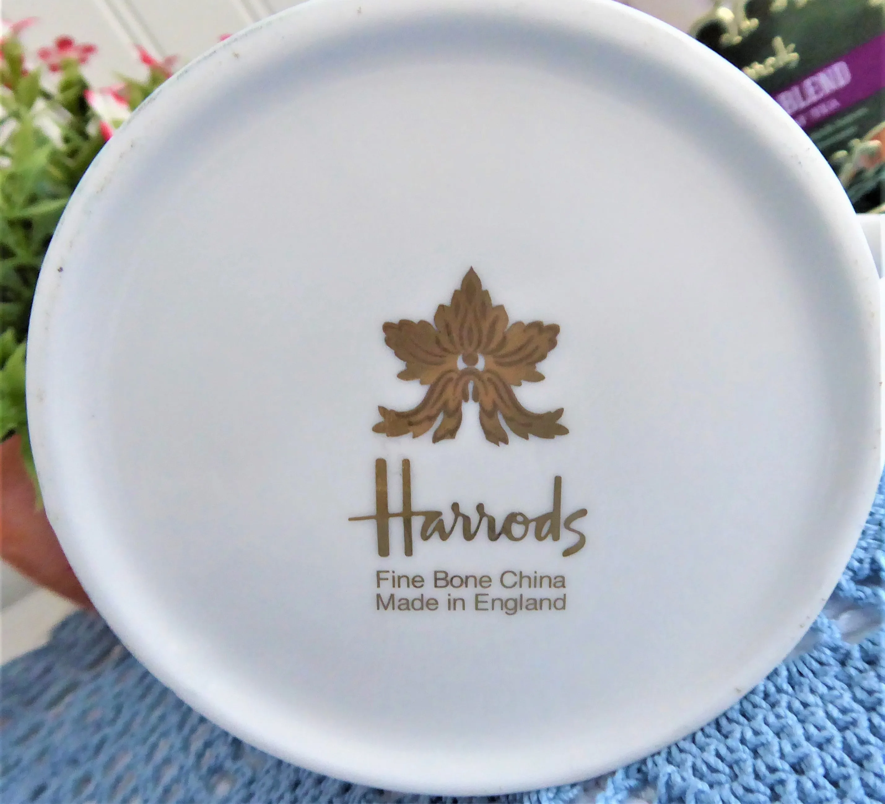 Harrods Luxe Logo Mug Bone China Gold Blue White 2000 Original sticker