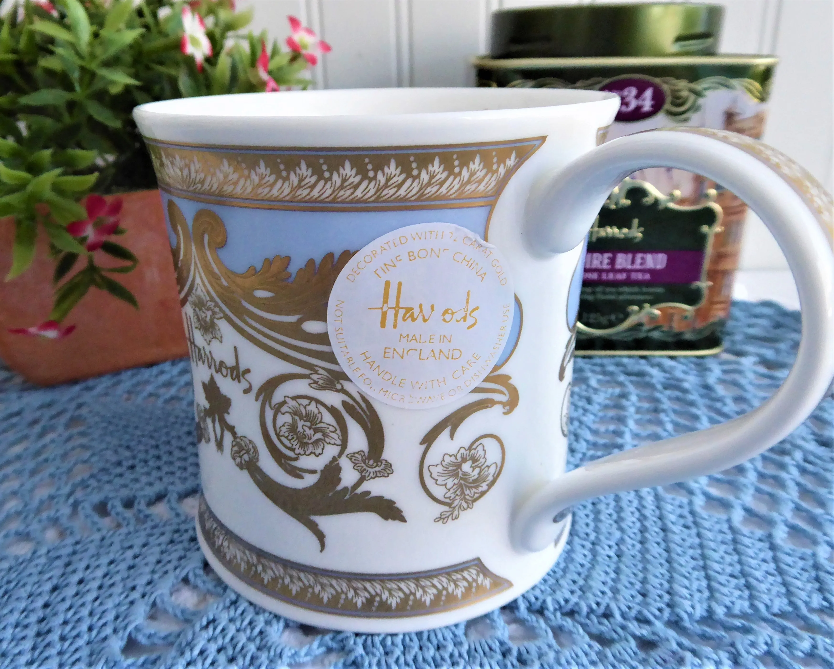 Harrods Luxe Logo Mug Bone China Gold Blue White 2000 Original sticker