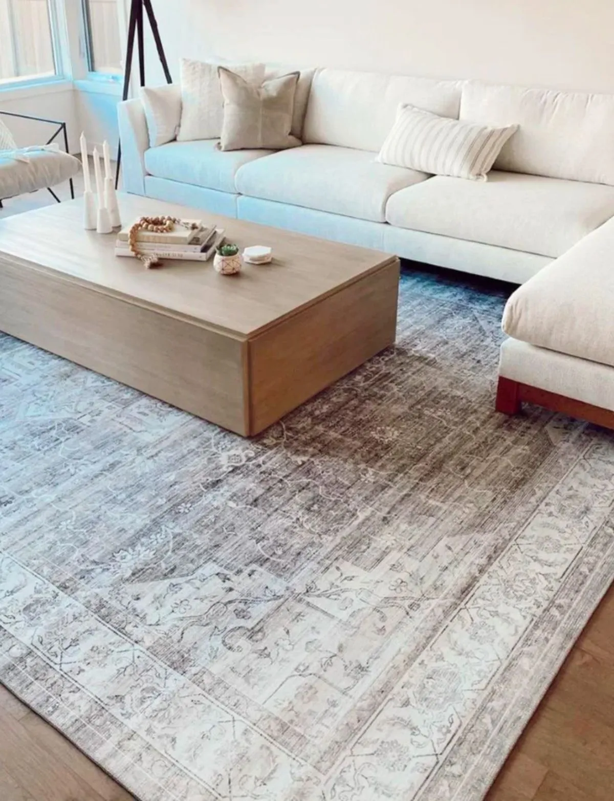 Leah Beige White Rug