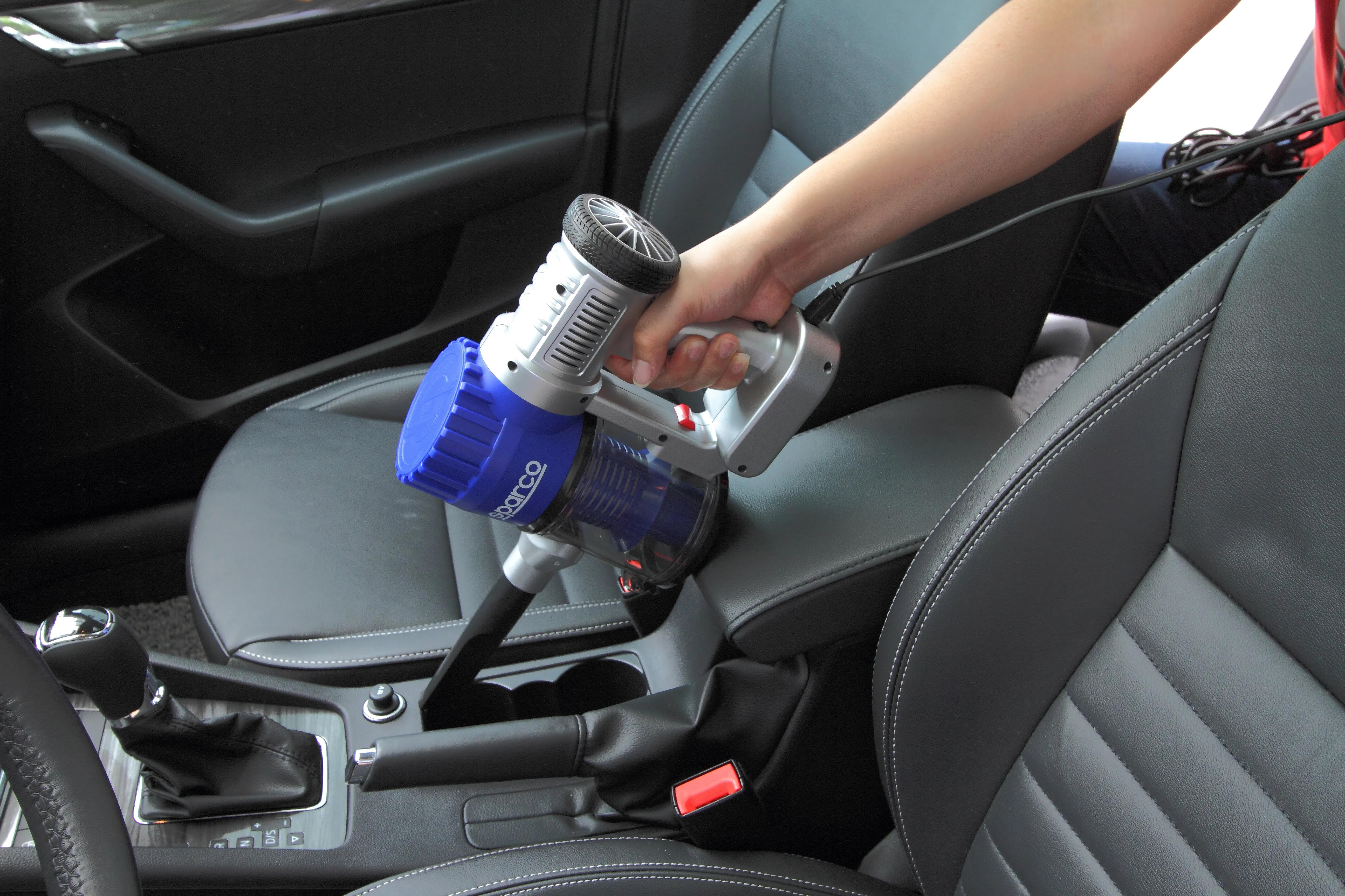 SPARCO 12V DIRECT PLUG CAR VACUUM CLEANER